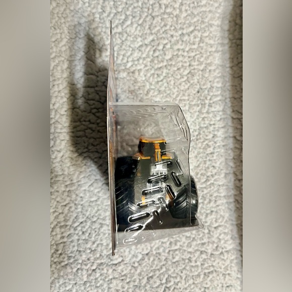 Monster Jam JCB Digatron - Picture 4 of 6